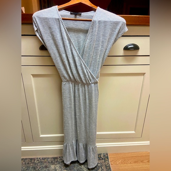 Anthropologie Caution to the Wind grey/white striped dress size M - Picture 1 of 4